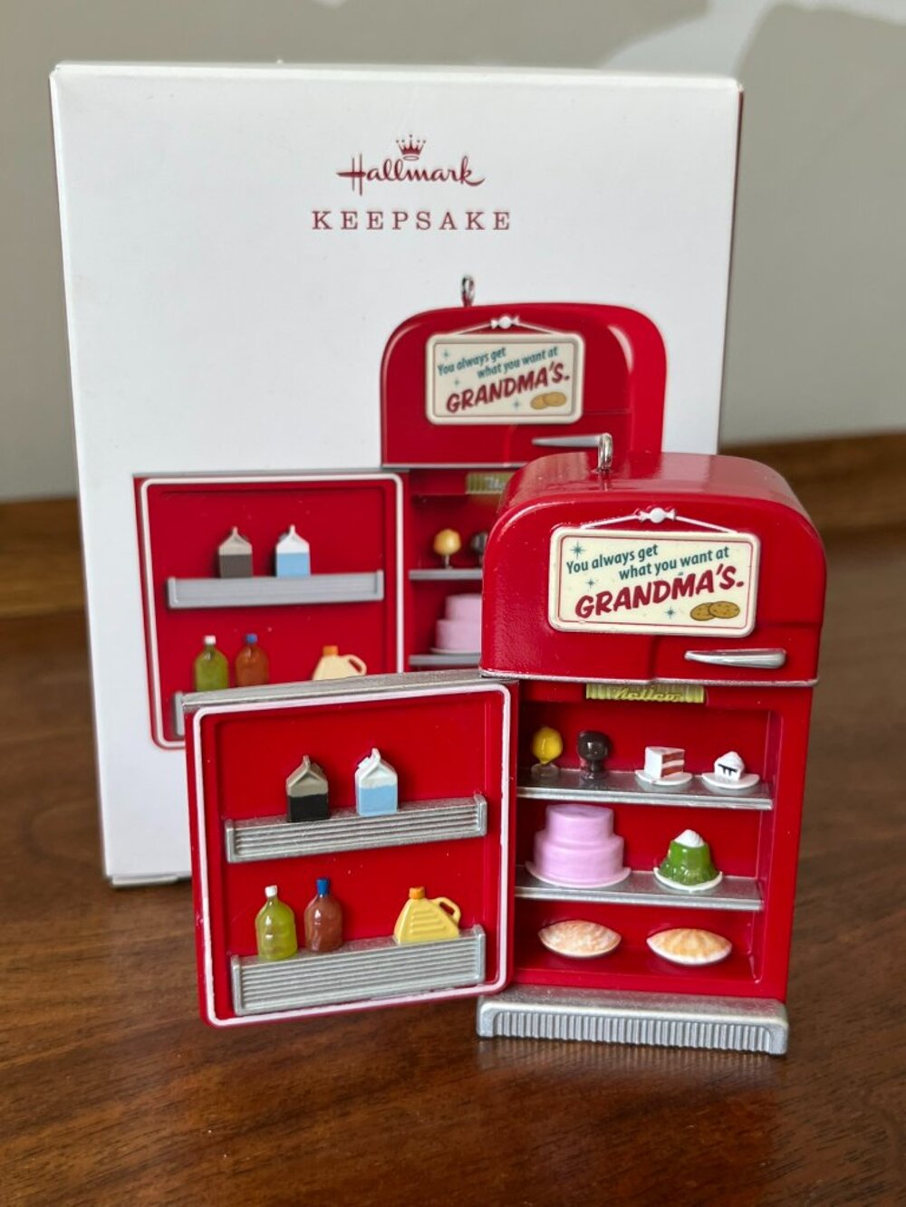 Hallmark "Grandma's Fridge" Keepsake Christmas Ornament 2019 Retro Red w/ Box
